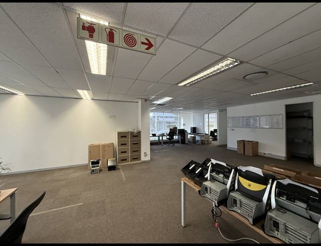 381M² OFFICE TO LET IN CLAREMONT